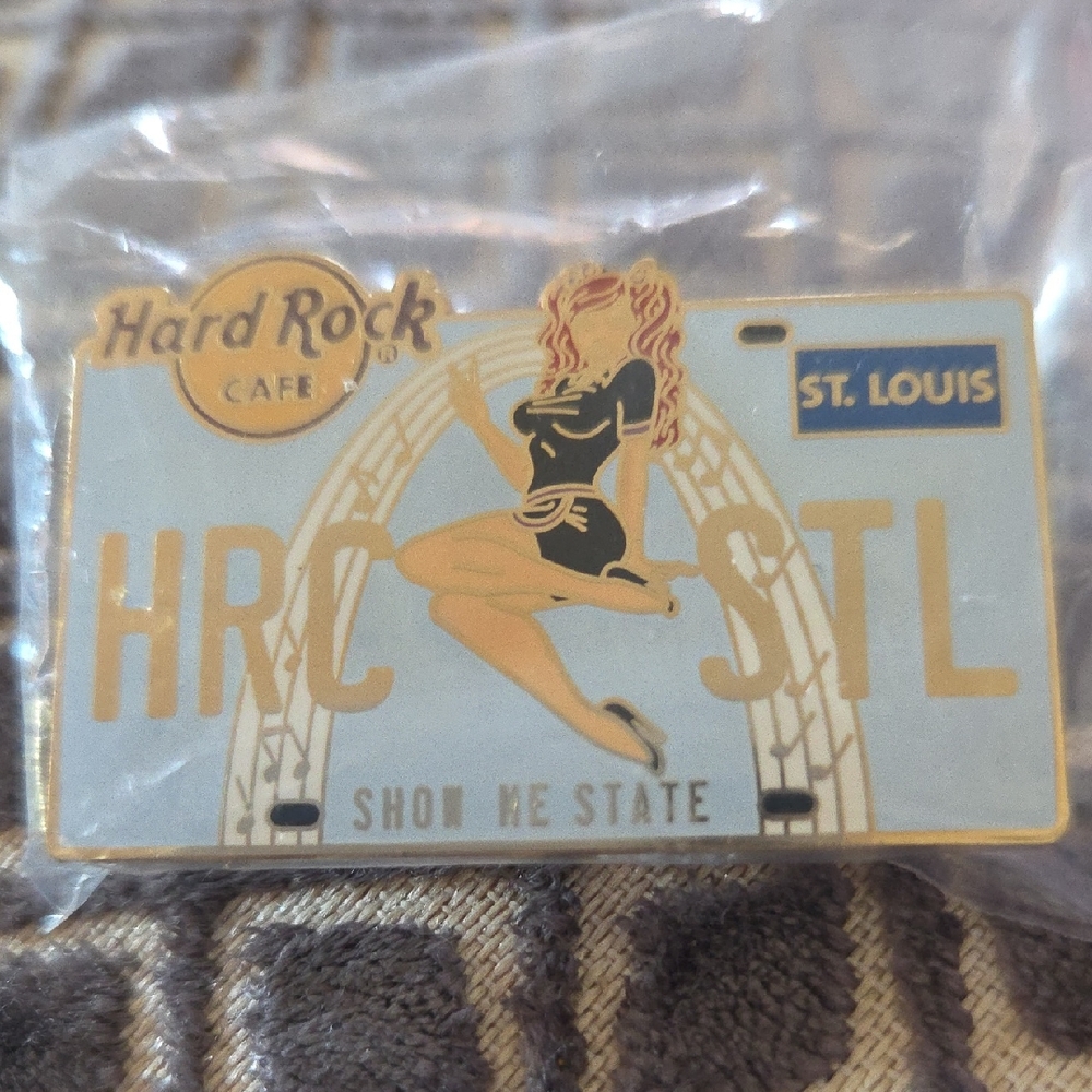 Hard Rock Cafe St. Louis Retro Pin - Gold and Blue Limited Edition